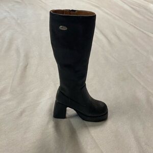 5/$20 Black Boot Decoration